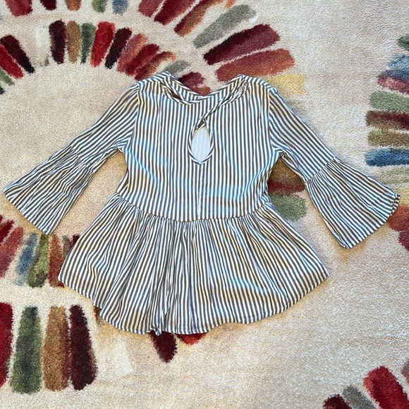 True Craft grey and white vertical striped blouse - Picture 4 of 5